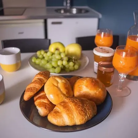 Appartement T2 Cosy & Moderne Avec Parking Prive Gratuit A Villeurbanne